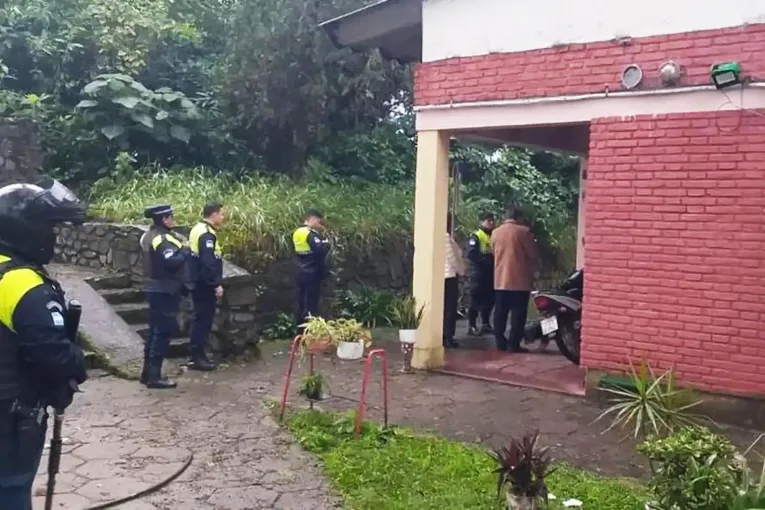 Desalojan a ocupantes ilegales en Lomas de Imbaud, en Yerba Buena