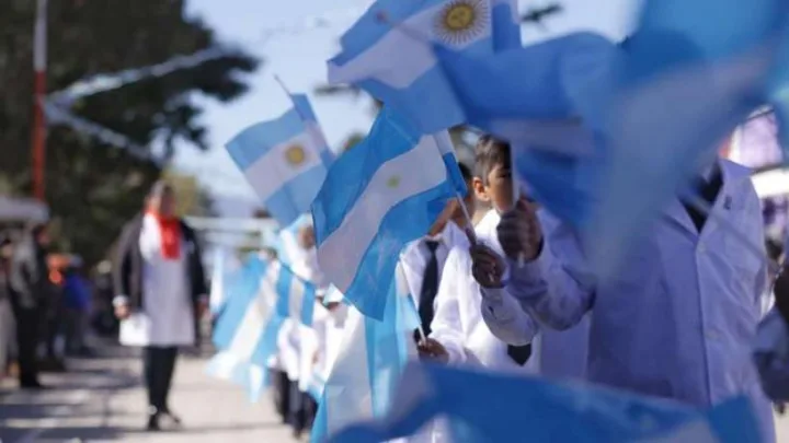 Tucumán se viste de celeste y blanco para celebrar el Día de la Bandera