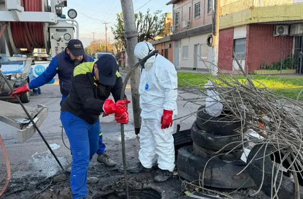 Limpieza de la red cloacal: la SAT llevó el operativo “Ciudad Seca” en los barrios Victoria y Ciudadela Sur