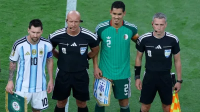 Argelia denunció el arbitraje de la derrota con Argentina y le reclamó a la FIFA la expulsión de Messi