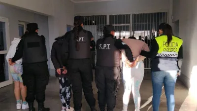 Trasladan a tres internas al complejo penitenciario de Delfín Gallo
