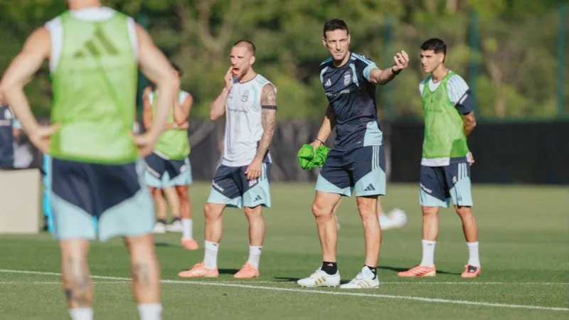 La Selección Argentina ultima detalles ante Argelia: formación, conferencia de Scaloni y sorpresa con Beltrán