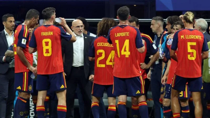 Pausas de hidratación en el Mundial: jugadores y técnicos divididos sobre la nueva regla