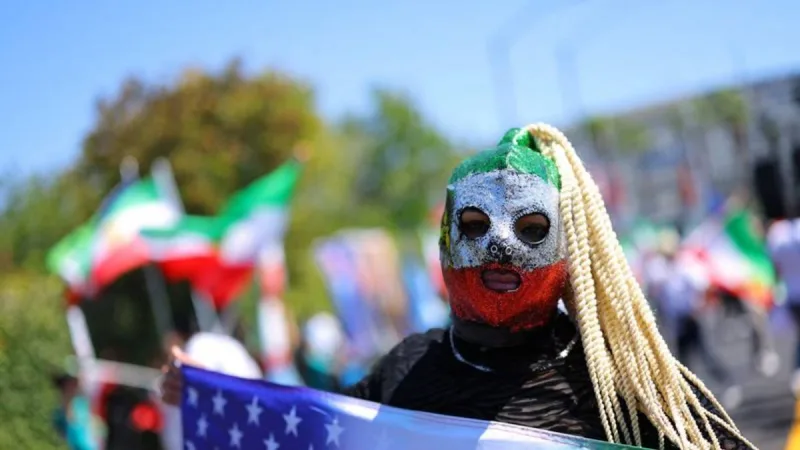 Cientos de manifestantes se reúnen antes de que Irán debute en el Mundial