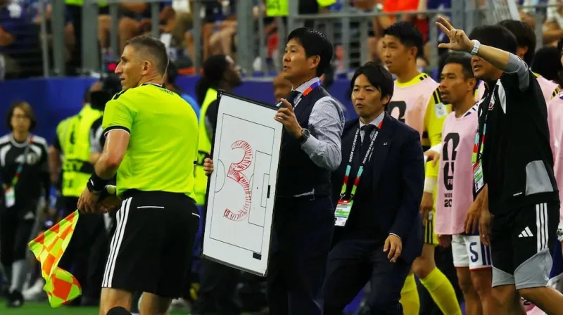 El cartel del DT de Japón en el Mundial: ¿qué significaba el número 45?