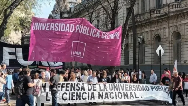 Docentes de la UNR ratificaron el paro para toda la semana tras la pobre oferta salarial del Gobierno