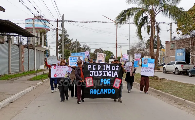 Familiares de Rolando Vergara marcharon en Palpalá para pedir justicia tras el siniestro fatal