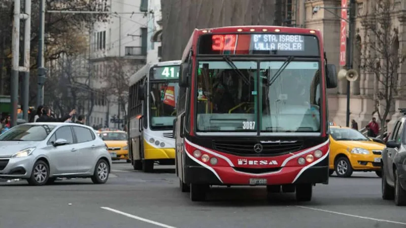 Posible paro de colectivos: reunión clave entre la UTA y el Gobierno en medio de reclamos de choferes