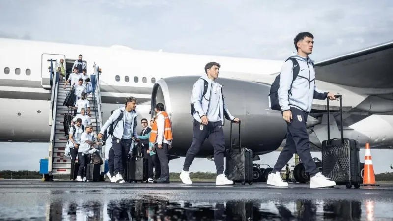 El insólito contratiempo con el avión que sufrió el Uruguay de Marcelo Bielsa