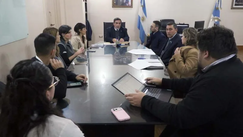 Planifican inversiones para fortalecer el equipamiento de hospitales y centros asistenciales