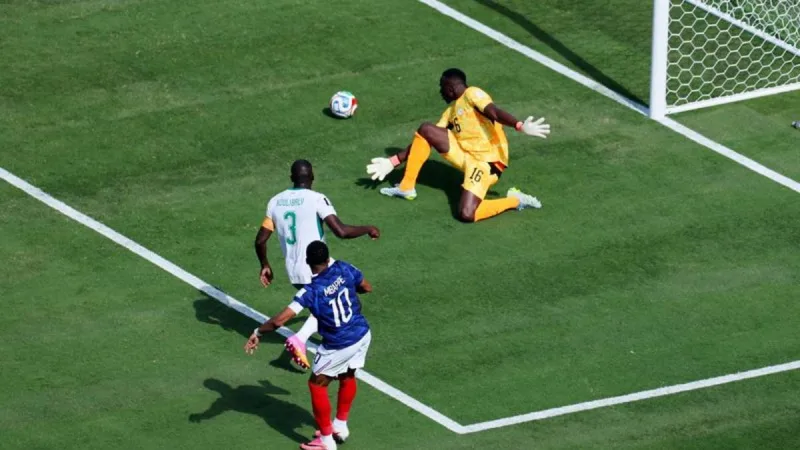 Francia inicia camino mundialista con victoria sobre Senegal, doblete y récord de Mbappé
