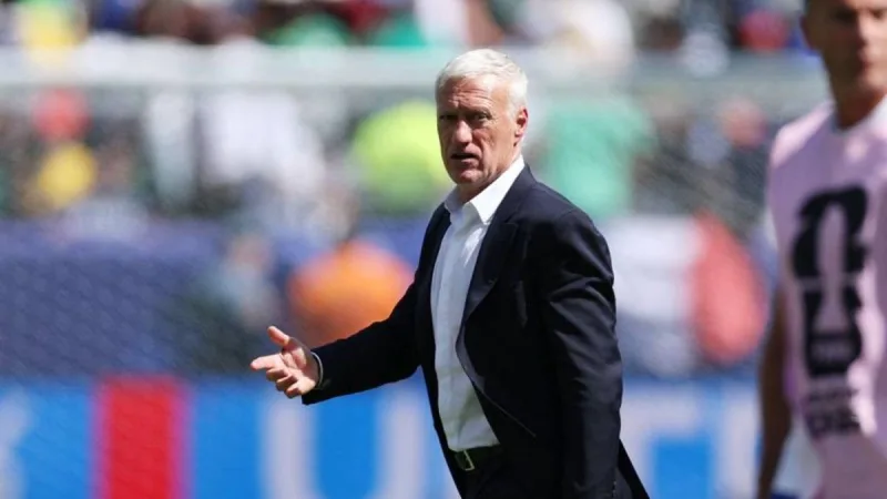 Deschamps arengó a Francia en el descanso para vencer a Senegal