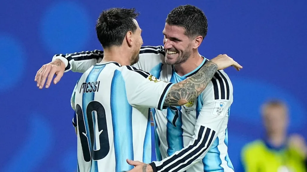 Rodrigo De Paul destacó el liderazgo de Messi tras la goleada ante Argelia: “Prioriza al grupo y es increíble”