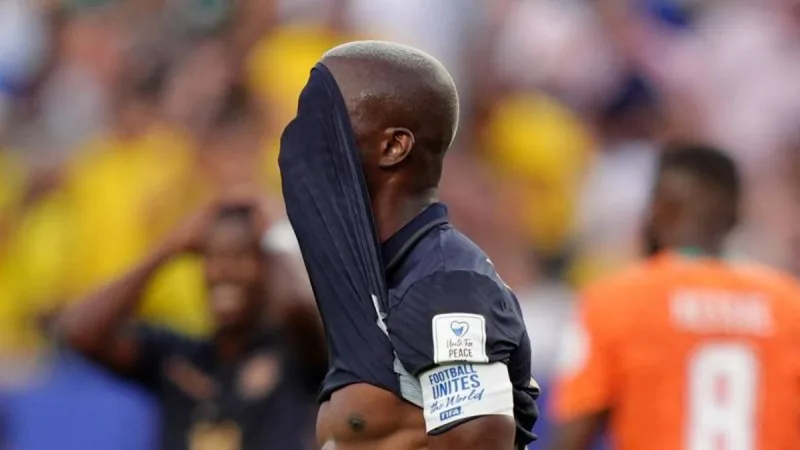 Futbolistas ecuatorianos lamentan derrota en el final, pero confían en salir adelante en Grupo E
