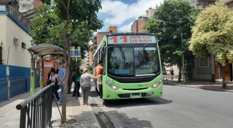 El boleto de colectivo subirá a $1.700 y definen un incremento en los taxis