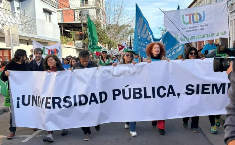 Docentes universitarios de Jujuy continúan de paro y exigen el cumplimiento de la Ley de Financiamiento