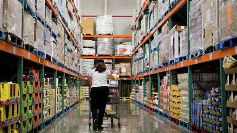 Carne, ropa y salidas: los gastos que más cayeron mientras el consumo acumula seis meses en baja