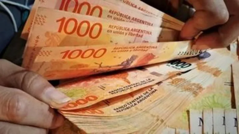 Trabajar no alcanza: los salarios más representativos no llegan a la línea de pobreza y la clase media es una utopía