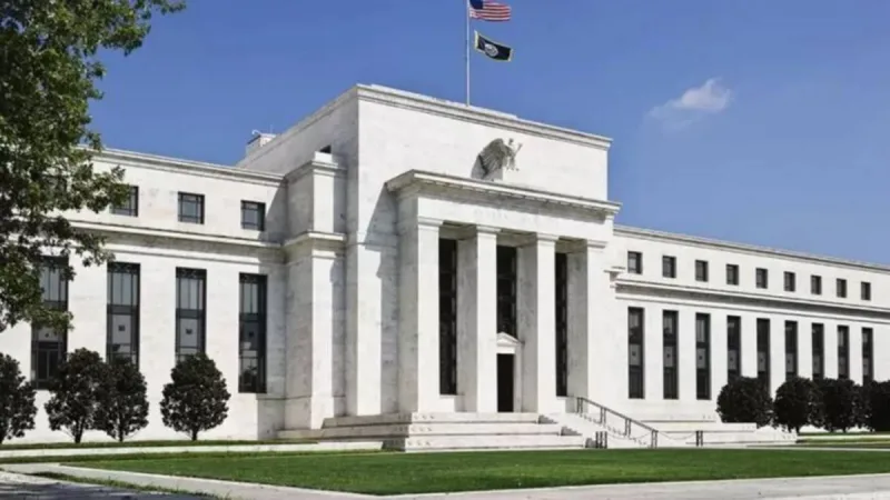 La FED no bajó las tasas pese a la presión de Trump y la ilusión de Milei