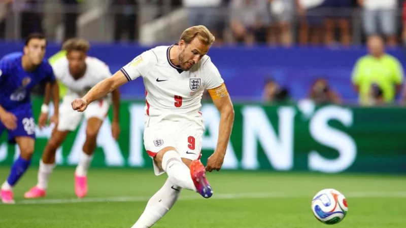 Inglaterra vence a Croacia por 4-2 con doblete de Kane