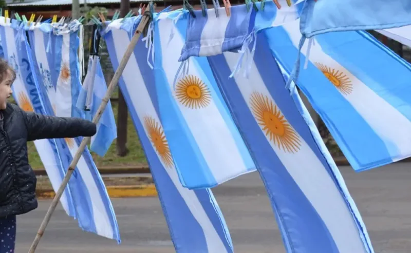 Cuánto cuesta alentar a la Selección en Jujuy: los precios de banderas y accesorios para el Mundial